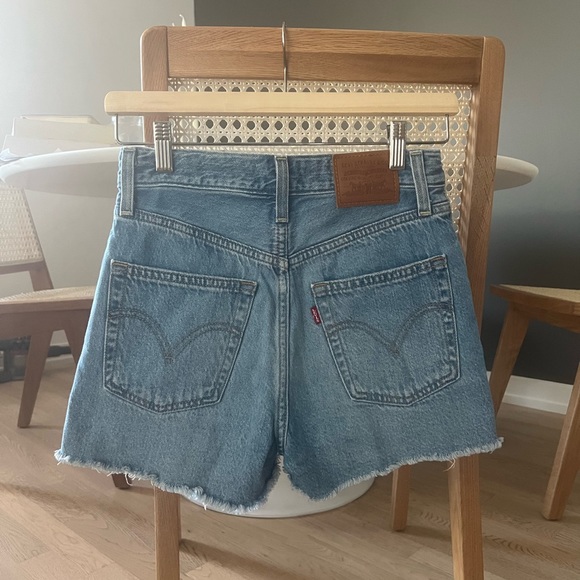 Levi’s Ribcage Short - Picture 4 of 5